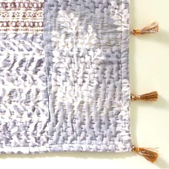 New in Package Anthropologie Heritage Kantha Placemat-Gray Motif - Picture 5 of 8